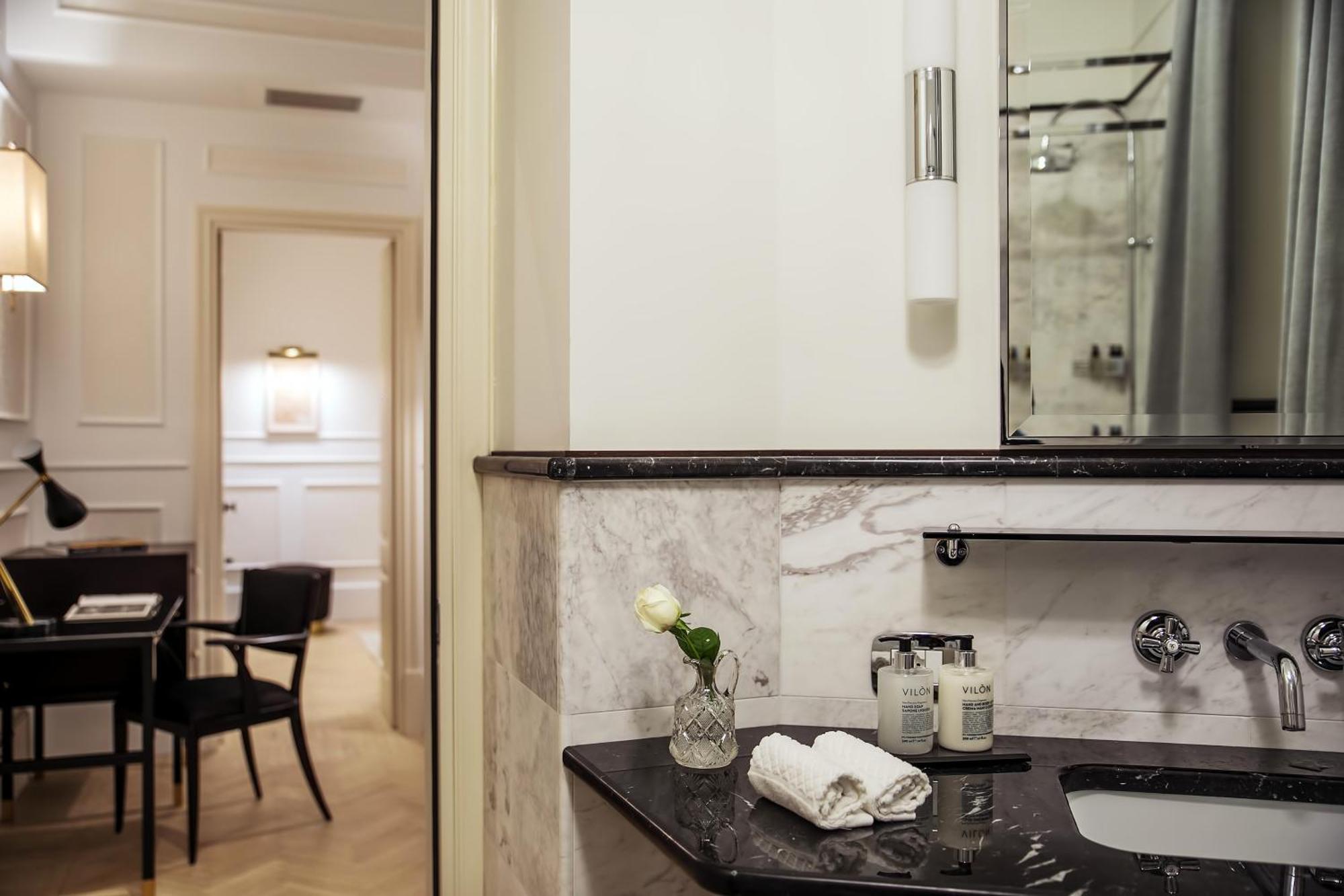 Hotel Vilon - Small Luxury Hotels Of The World Рим Экстерьер фото